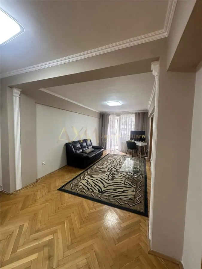 Vanzare apartament 3 camere - foto 2