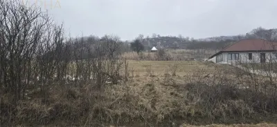 Teren Intravilan la Intrare in Ghinda -  15 ari  la drumul asfaltat cu toate utilitatile - Ghinda