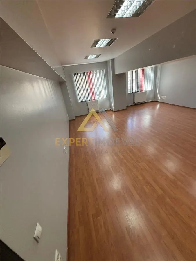Spatiu de inchiriat etaj 1 Aleea Olteniei  77.63 mp - foto 3