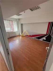 Spatiu de inchiriat etaj 1 Aleea Olteniei  77.63 mp - foto 5