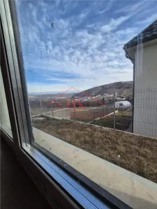 Casa individuala cu 6 camere  la intrare in Dezmir. - foto 22