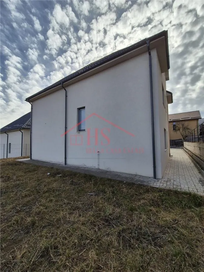 Casa individuala cu 6 camere  la intrare in Dezmir. - foto 6