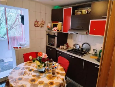 Apartament 3 camere decomandat - foto 9