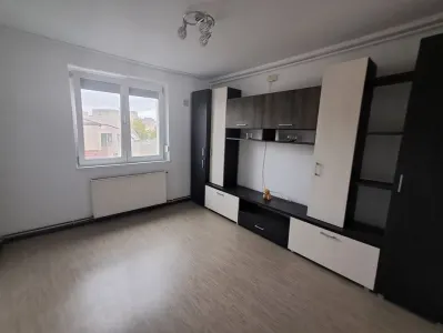 Apartament 2 camere decomandat. zona Grivitei 81000 Euro - Brasov