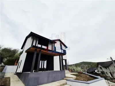 Casa de vanzare cu priveliste frumoasa - foto 15