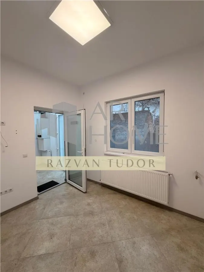 Spatiu comercial cu parcare proprie , Ploiesti, ultracentral - foto 1