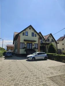 Vila spatioasa, hale si teren total 1700 mp, Calea Surii Mici, Sibiu - Sibiu