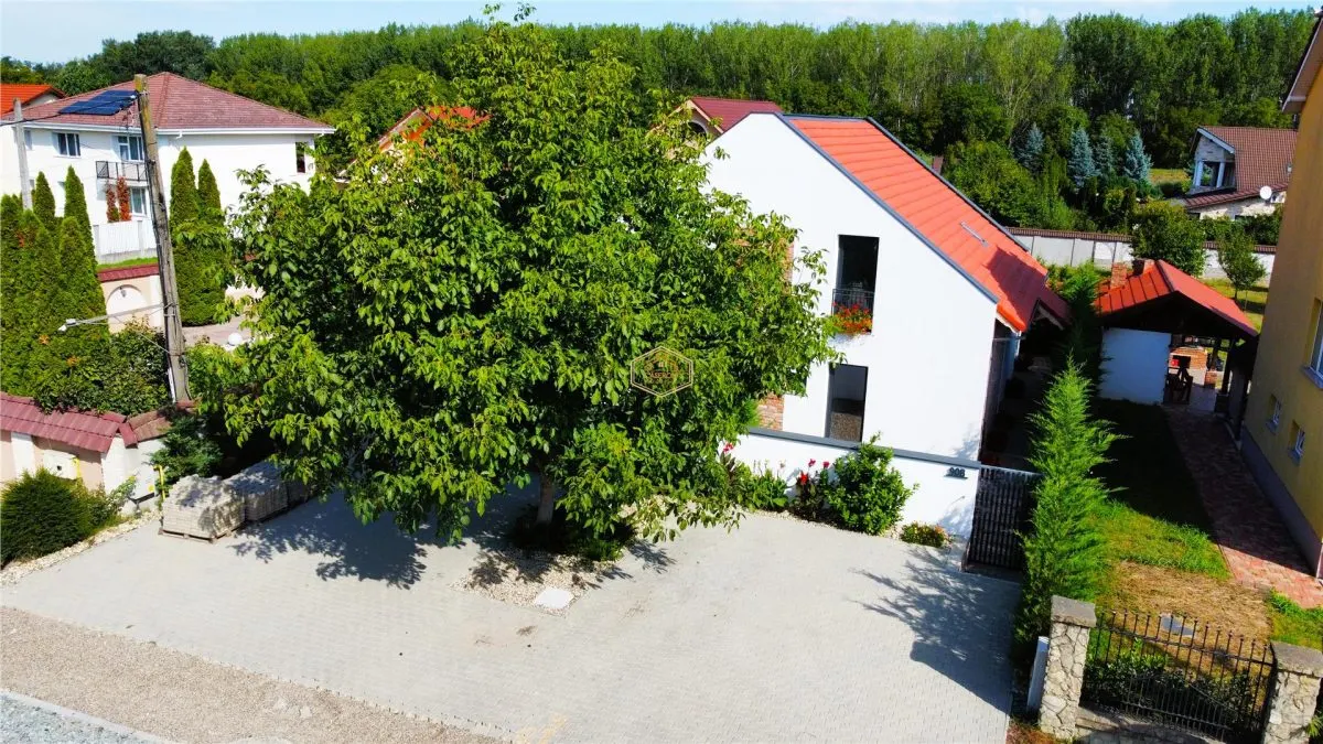 VIDEO | Casa Noua 2025 – 4 camere | Curte amenajata, foisor si 5 locuri de parcare - foto 1