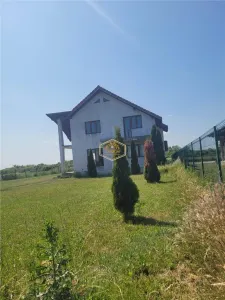 Casa cu 5 camere in Bercu Nou | Teren 1.500 mp - Drum Principal - foto 2