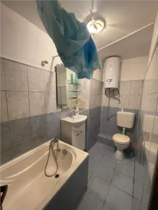 Casa compusă din  2 apartamente cu acces separat | zona semicentral? | B-dul Unirii | - foto 17