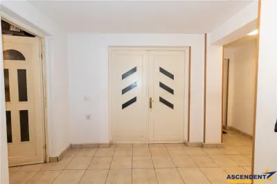 Resedinta cu atmosfera familiara,peisaj imersiv,amplasare premium,Zarnesti,Brasov - foto 8
