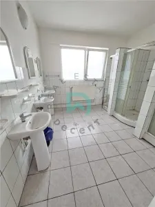 Imobil de închiriat – 18 camere | Ideal pentru muncitori, pensiune sau activități comerciale - foto 19