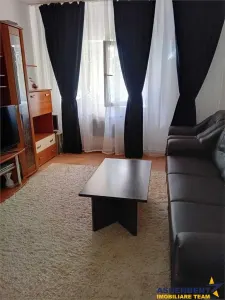 Regim vila, decomandat, cu balcon,beci si loc parcare, Racadau, Brasov - Brasov