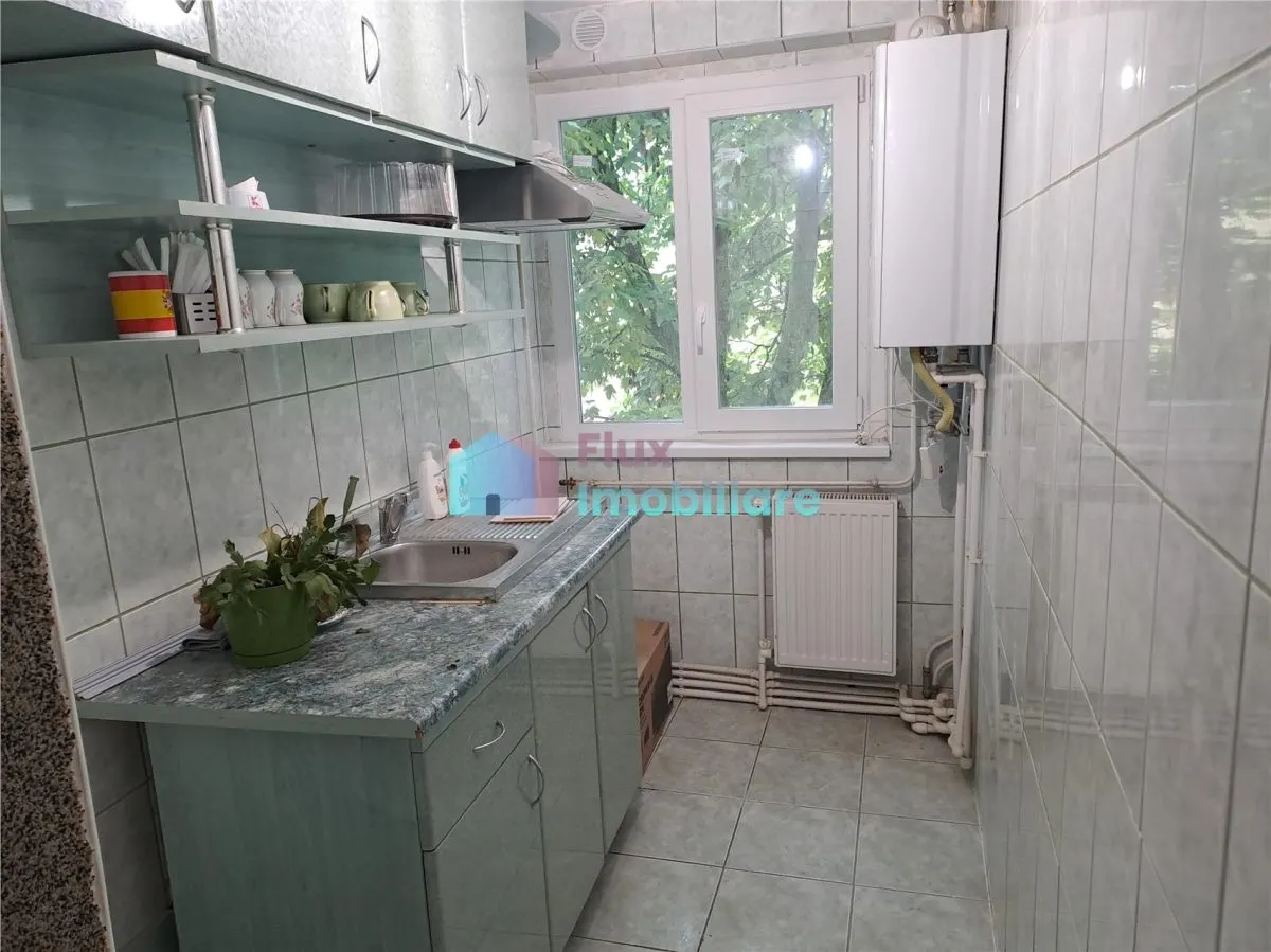 Apartament cu 3 camere semimobilat etaj 3 George Enescu - foto 1