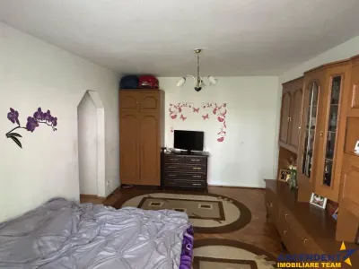 Incadrat de spatiu verde,  apartament 2 camere, parter, mobilat și utilat, beci,Astra, Brasov - Brasov