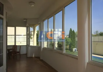 Vila pe colt, cu piscina si loc de joaca - foto 9