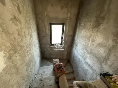 Casa la rosu, de vanzare in Lunca Cetatuii - foto 9