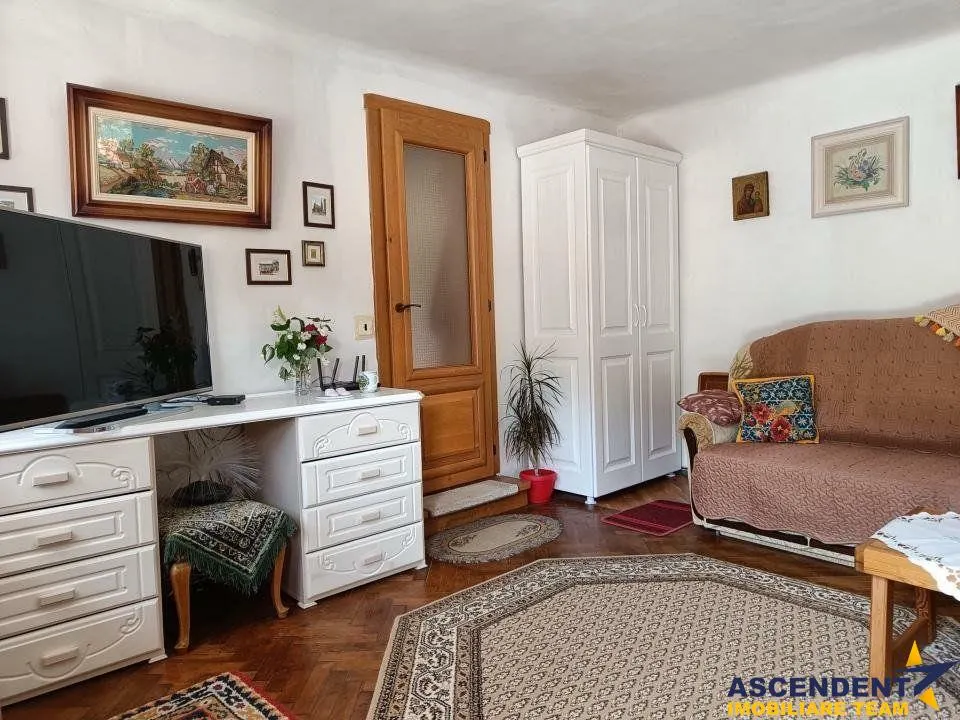 Casa de vanzare zona Schei - foto 2