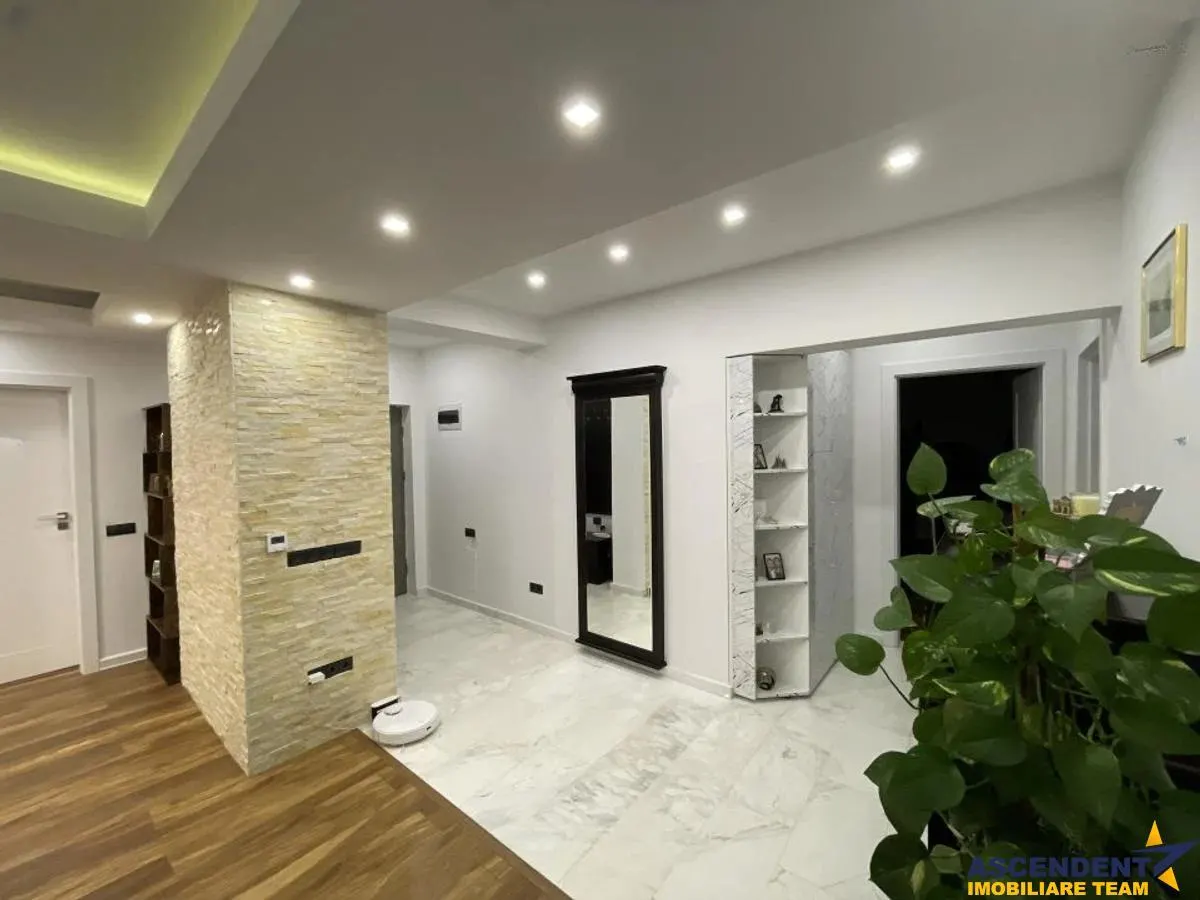 Penthouse, Tractorul - foto 12