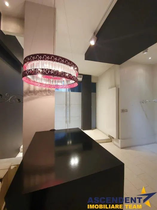 Spatiu elegant, compozitie versatina, curte interioara, Central, Targu Mures. - foto 1