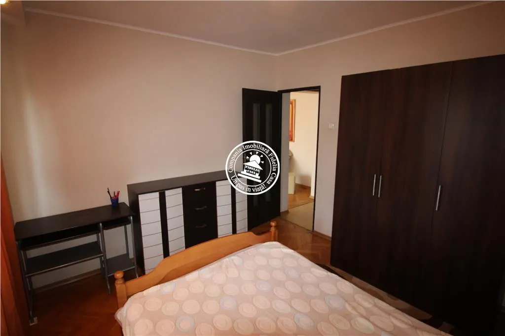 Apartament 3 camere  de inchiriat  Centru, - foto 4