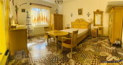 Corp de casa interbelica, deosebit mobilat si utilat , + pod, Centrul Istoric, Brasov - Brasov