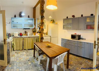Corp de casa interbelica, deosebit mobilat si utilat , + pod, Centrul Istoric, Brasov - foto 2