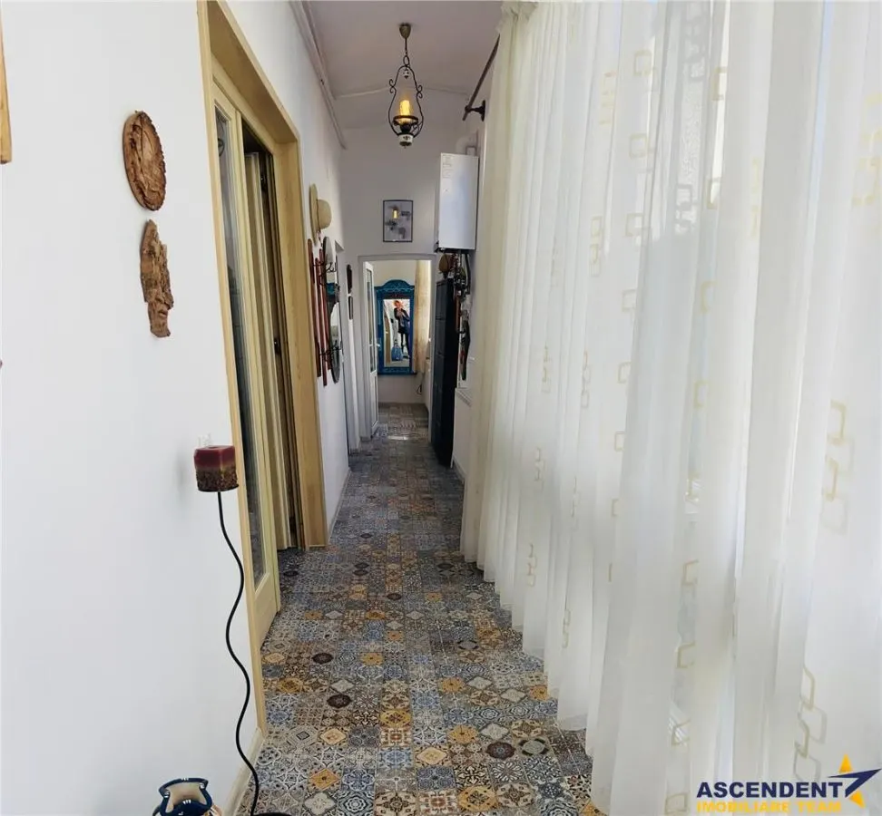 Corp de casa interbelica, deosebit mobilat si utilat , + pod, Centrul Istoric, Brasov - foto 4