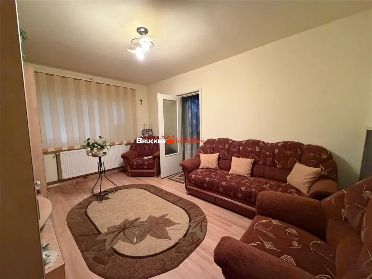 Apartament cu 2 camere de vanzare - foto 1