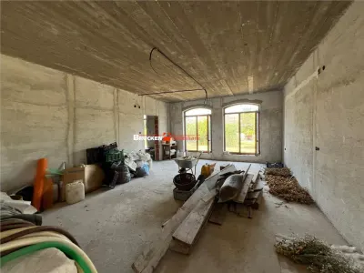 Casa de vanzare in zona centrala din Petreu - foto 17