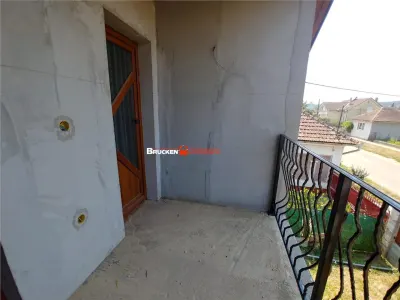 Casa de vanzare in zona centrala din Petreu - foto 6
