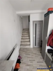 Apartament in casa, curte proprie, mobilat, intrare Sanpetru, - foto 16