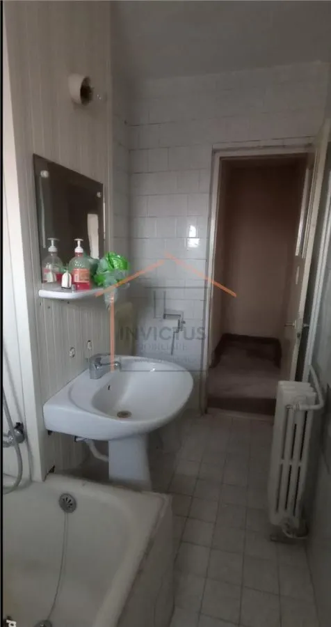 Apartament 3 camere - foto 4