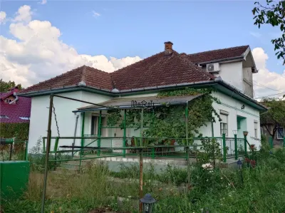 Casa P+M cu teren generos si loturi suplimentare in Baia de Cris - Baia de Cris