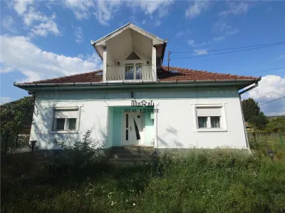 Casa P+M cu teren generos si loturi suplimentare in Baia de Cris - foto 2