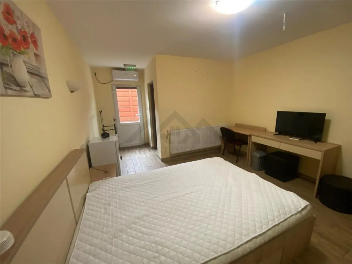 Garsoniera, curte proprie, zona Torontalului - foto 1