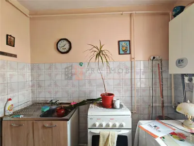 Apartament 2 camere cf 1 decomandat zona Micro 5 - foto 4
