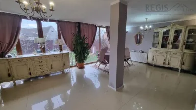 Casa de vanzare moderna cu costuri reduse, panouri solare si spatiu comercial inclus - foto 4