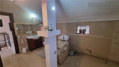 Casa de vanzare moderna cu costuri reduse, panouri solare si spatiu comercial inclus - foto 5