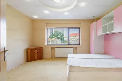 Vanzare apartament 3 camere | Unirii | cartier evreiesc | etaj 1/4 | decomandat 105mp | fara risc seismic | bloc consolidat | - Bucuresti