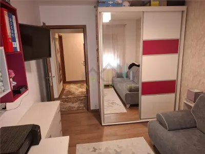 Apartament 3 camere etaj intermediar Tractorul - foto 12