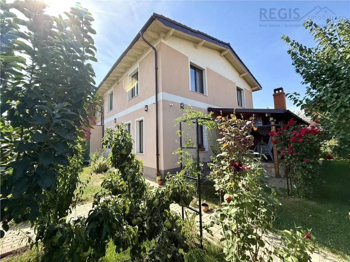 Vila tip Duplex, Curte proprie, Sanpetru Brasov - foto 1