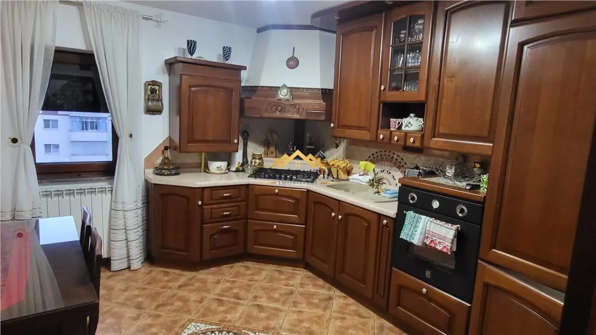 SUPER APARTAMENT CU 3 CAMERE - foto 7