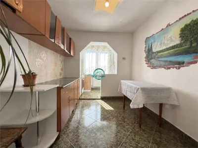 Apartament cu 2 camere de vanzare, decomandat, in Tudor str. Infratirii - Targu Mures