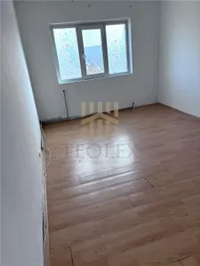 DE VANZARE APARTAMENT 3 CAMERE BARLAD - foto 4