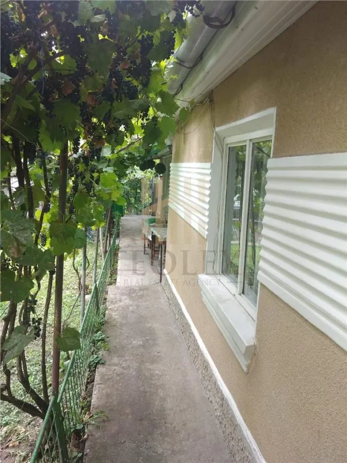 De vanzare CASA HUSI - foto 1