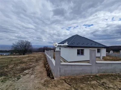 Casa de vanzare I Paun, Barnova I 4 camere, 2 bai I 500 mp teren - foto 3