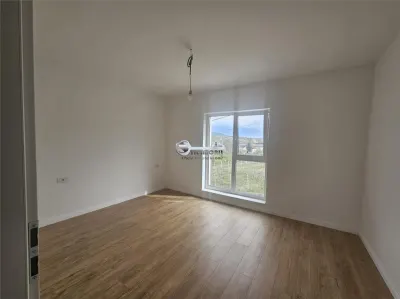 Apartament 3 camere dispus pe 2 niveluri - foto 2