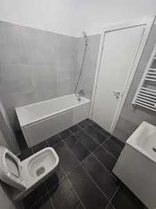 INTABULAT! MUTARE IMEDIATA! Apartament cu 2 camere decomandat Central - foto 7
