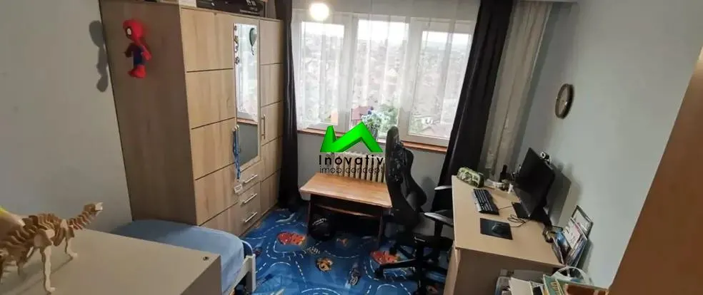 Apartament de vanzare  3 camere zona Vasile Aaron - foto 3